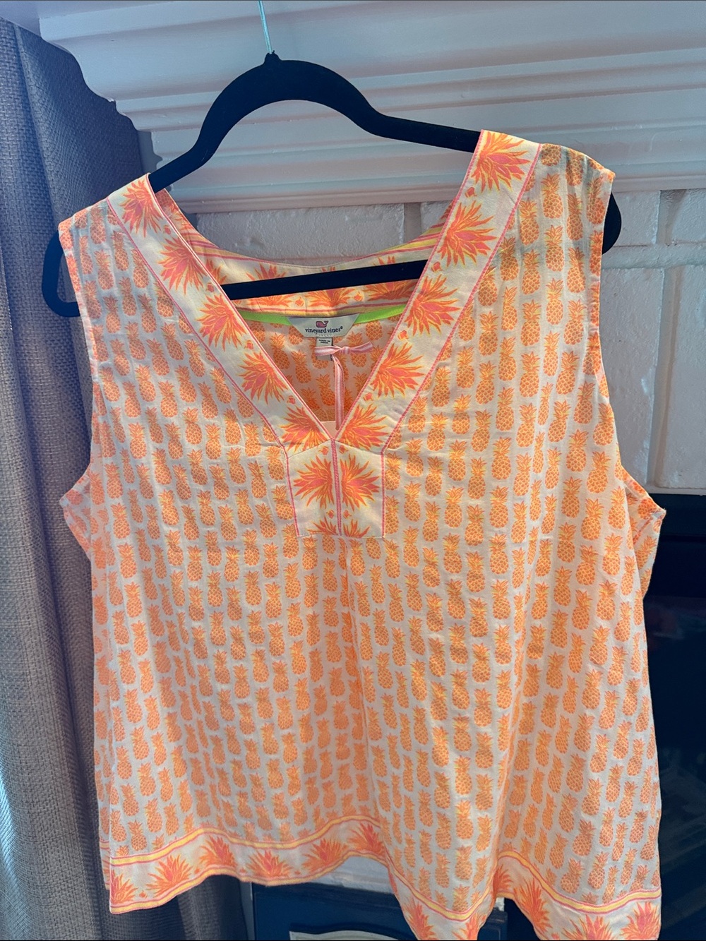 Vineyard Vines Orange Pineapple Print Sleeveless V-Neck loose fit XL